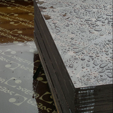 CONTREPLAQUÉ FILMÉ (BAKÉLISÉ)